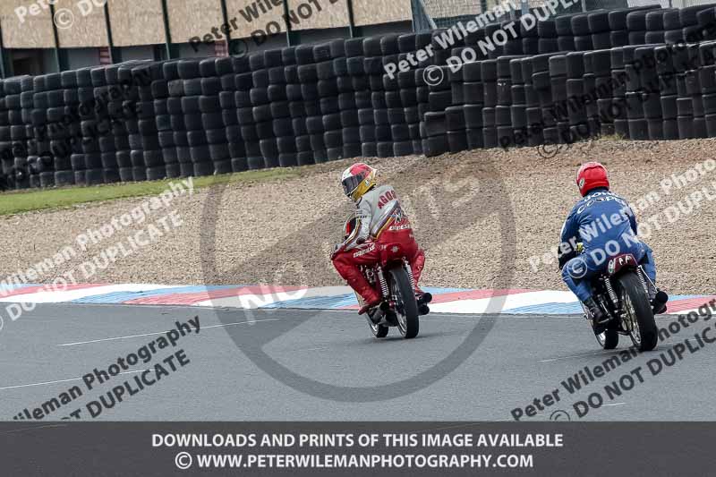 Vintage motorcycle club;eventdigitalimages;mallory park;mallory park trackday photographs;no limits trackdays;peter wileman photography;trackday digital images;trackday photos;vmcc festival 1000 bikes photographs